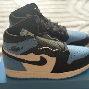 Jordan Men's Black and Light Blue Sneakers